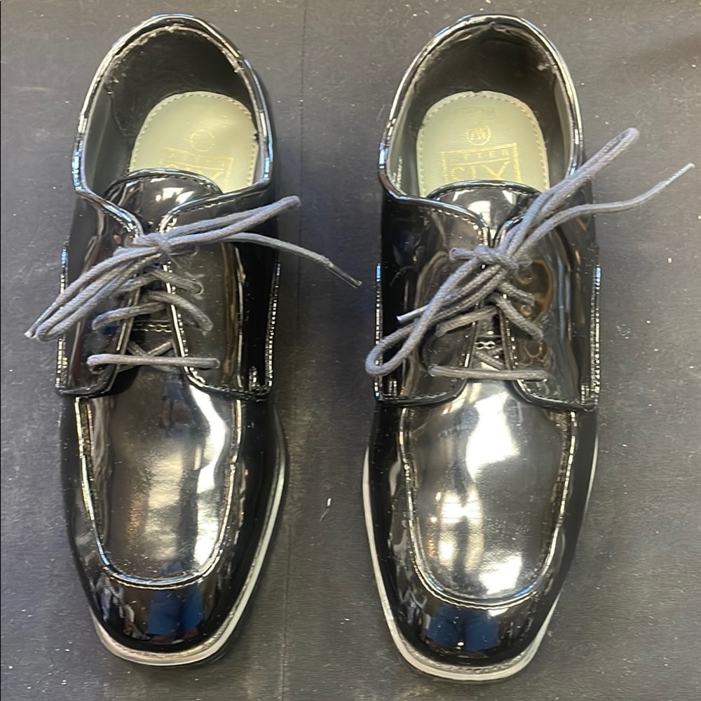 After Six used in good condition black patent shoes size 7 W